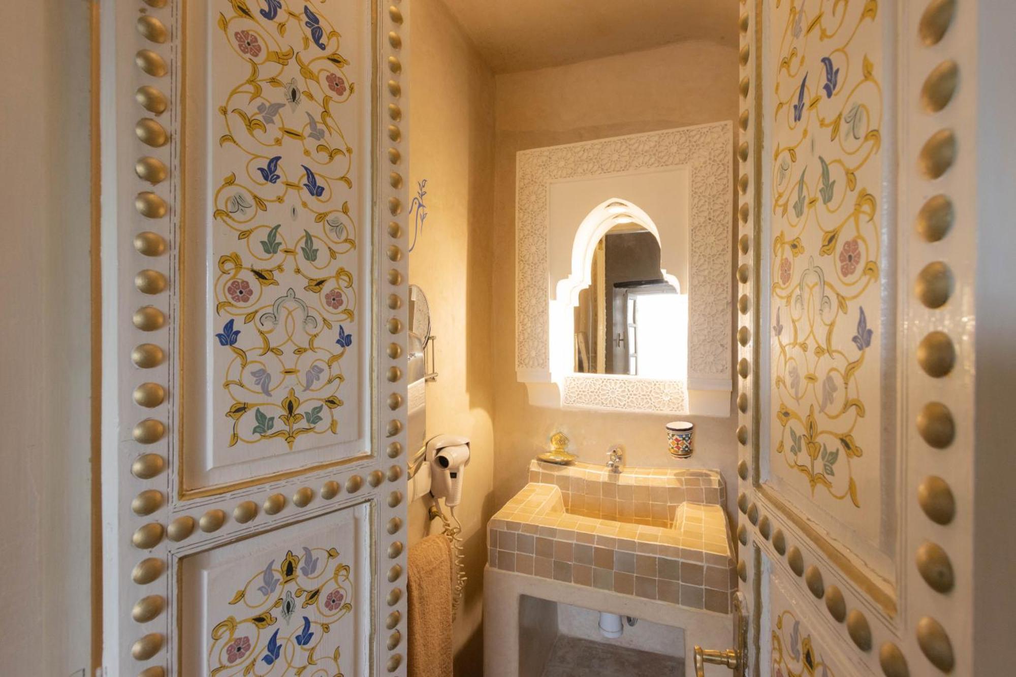 Single Room Private External Bathroom